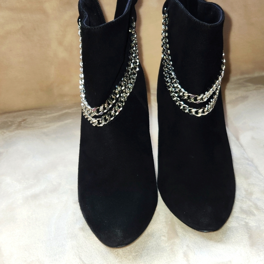 Dolce Vita Elegant Black Ankle Boots with Chain‎ Detail